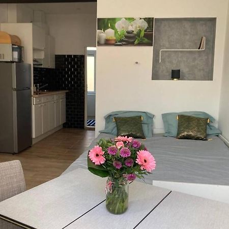 Magnifique Studio au 2ème étage, à proximité de la gare du midi! Bruxelas Exterior foto