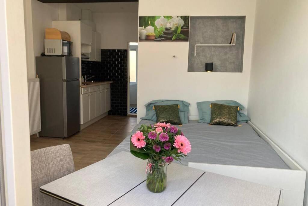 Magnifique Studio au 2ème étage, à proximité de la gare du midi! Bruxelas Exterior foto