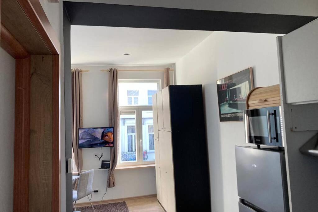 Magnifique Studio au 2ème étage, à proximité de la gare du midi! Bruxelas Exterior foto